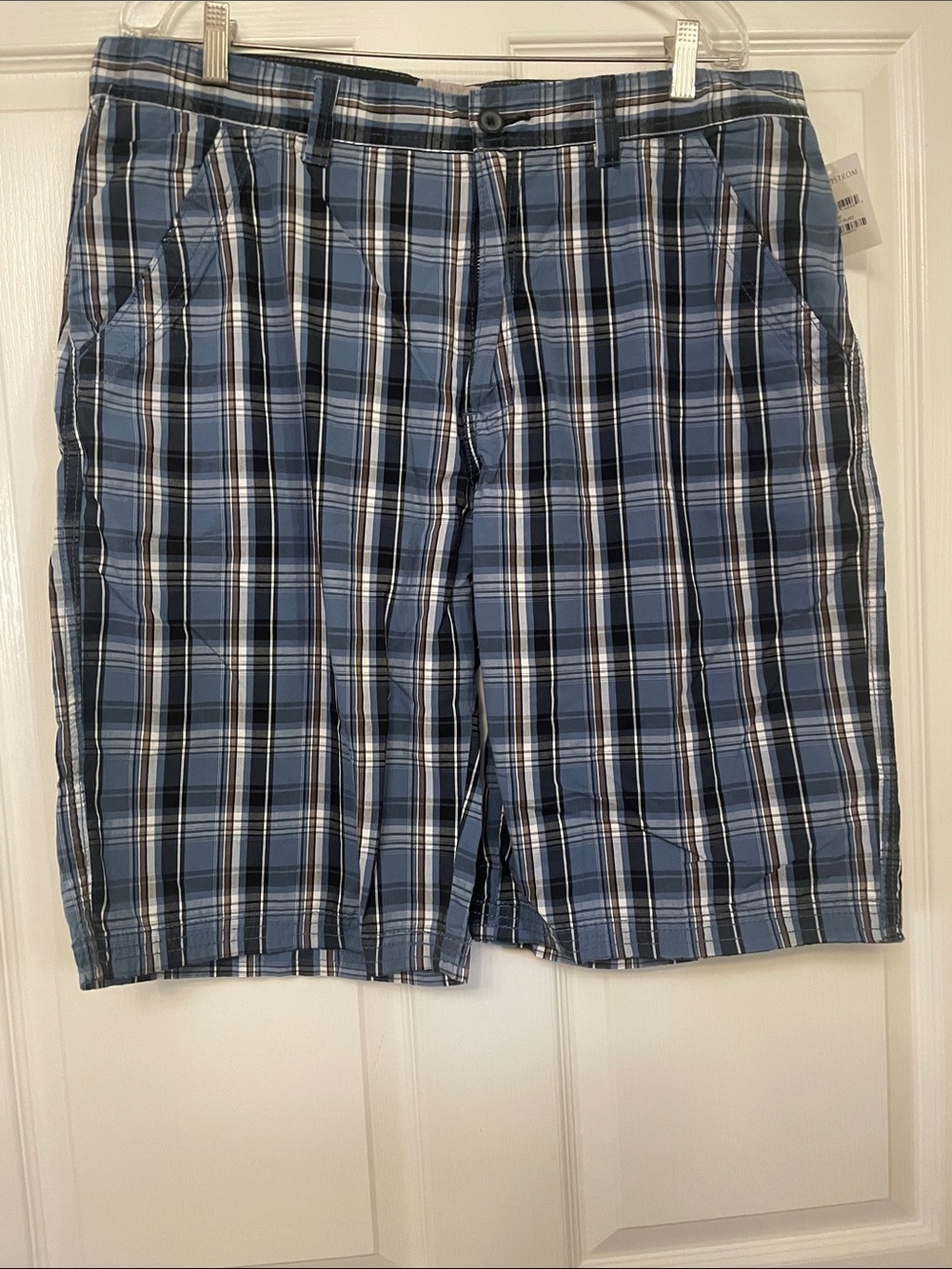 NWT Public Opinion Shorts 38